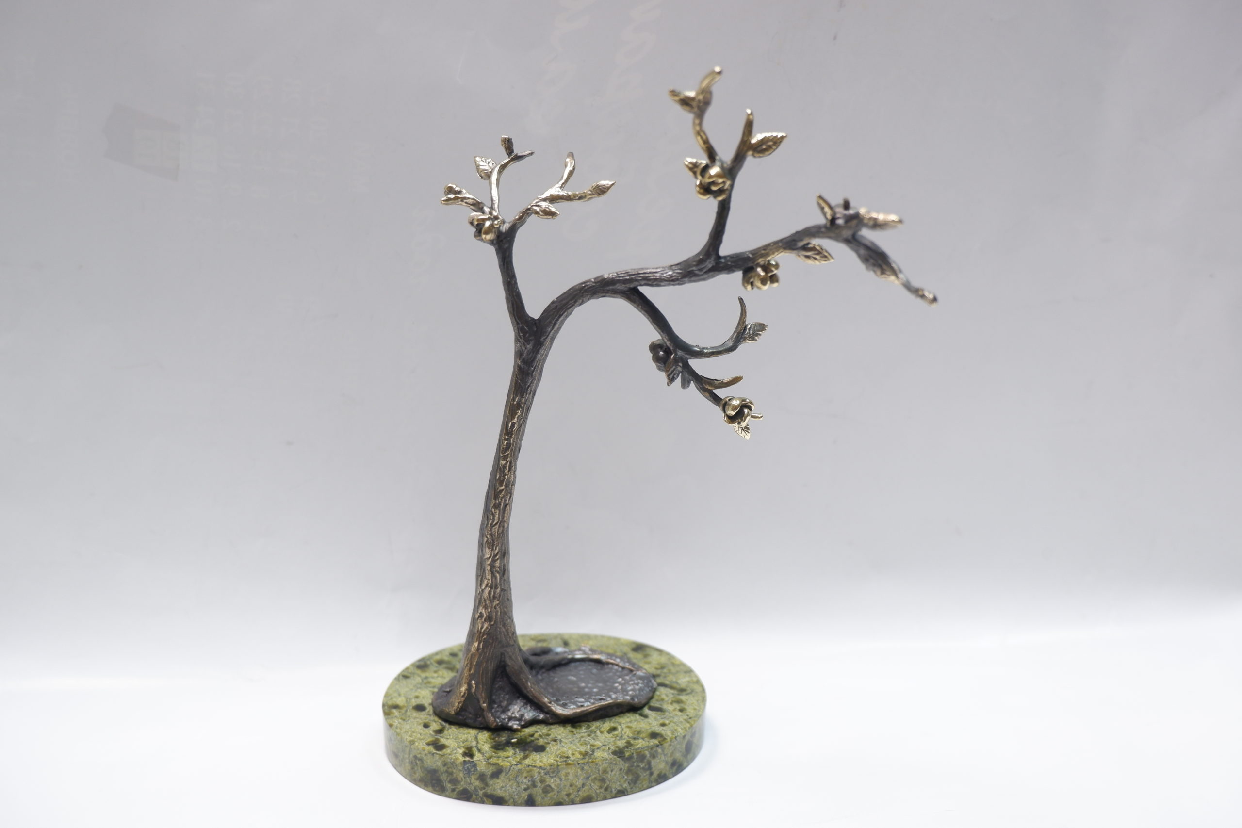 Дерево для украшений литье бронза на змеевике