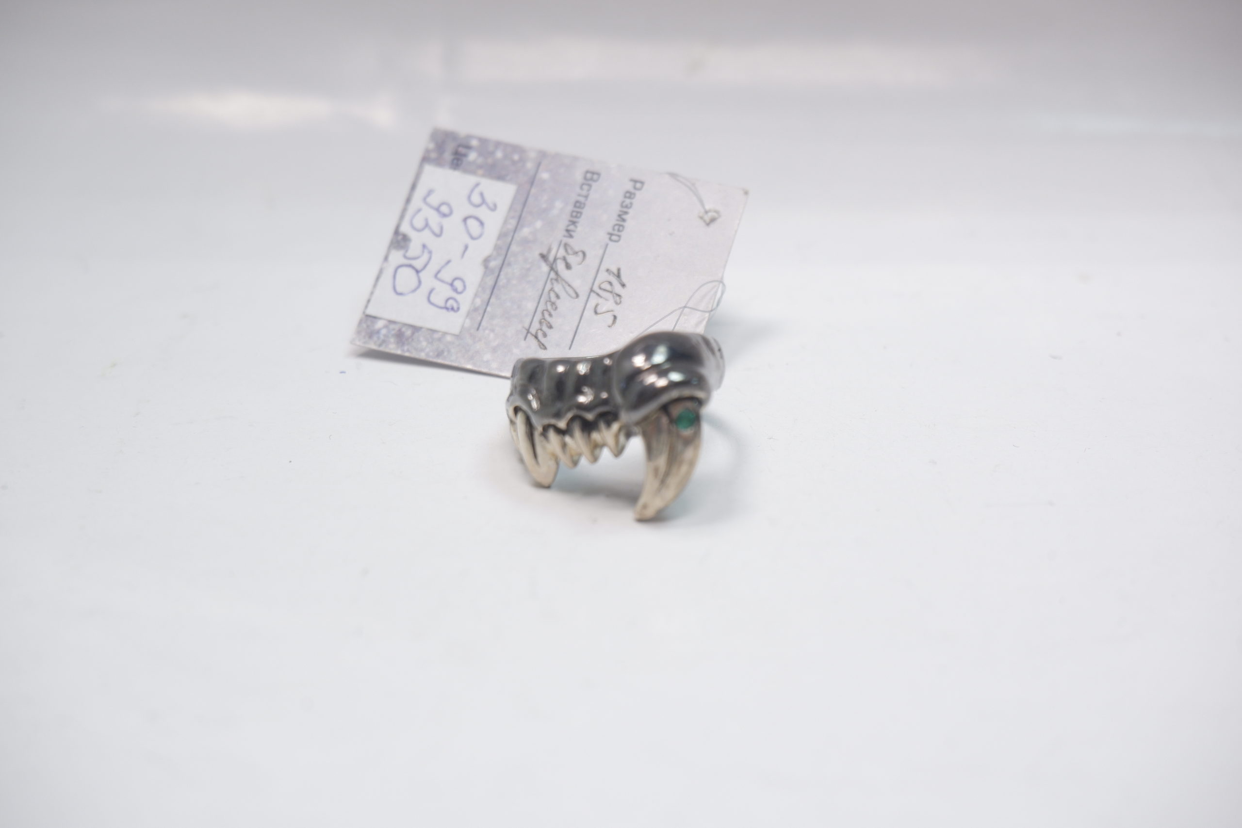 Перстень Клык со вставкой из берилла