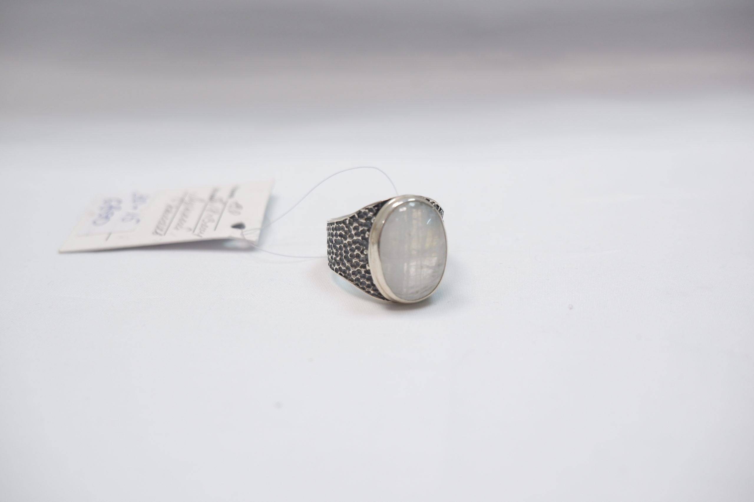 Перстень с лунным камнем