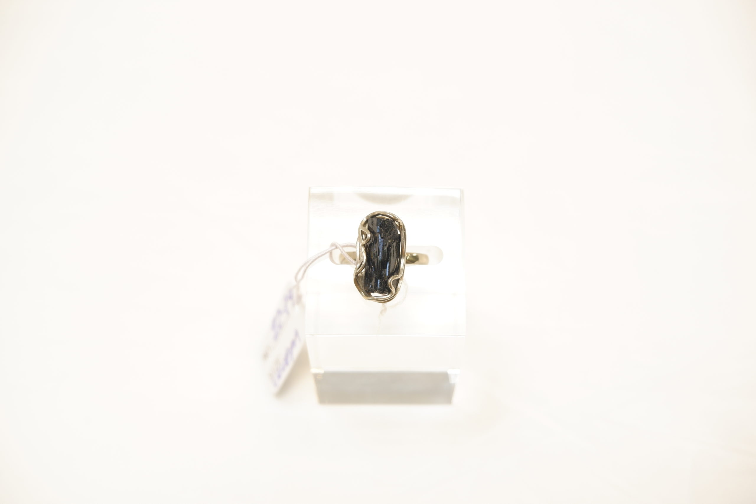 Кольцо с шерлом (черный турмалин)